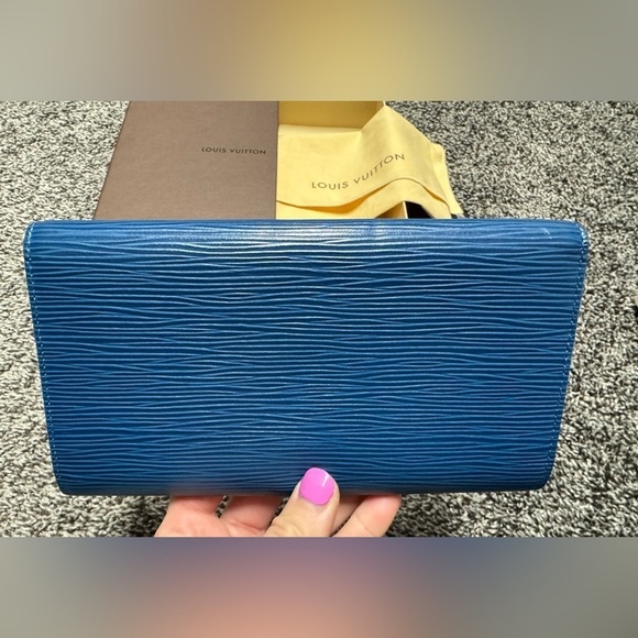 Louis Vuitton epi wallet - Picture 4 of 13